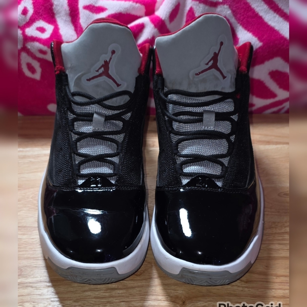 Used Jordan Men's Max Aura 2 Sneakers